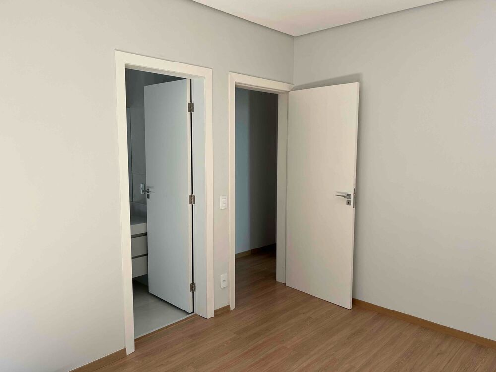 Casa à venda com 4 quartos, 214m² - Foto 4