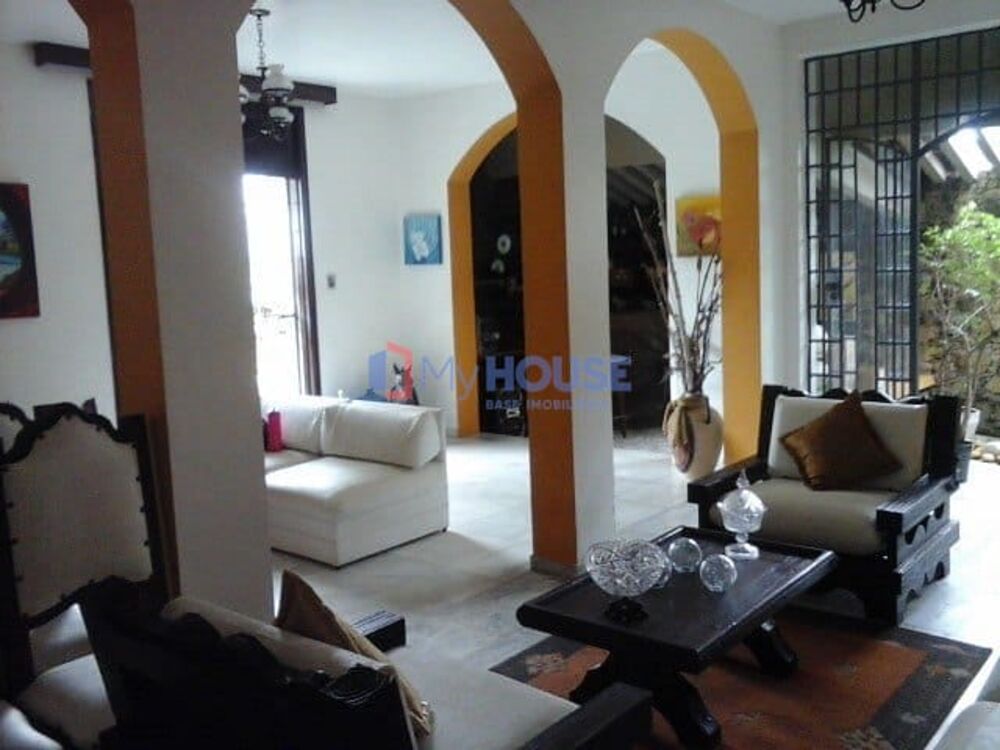 Casa à venda com 3 quartos, 200m² - Foto 2