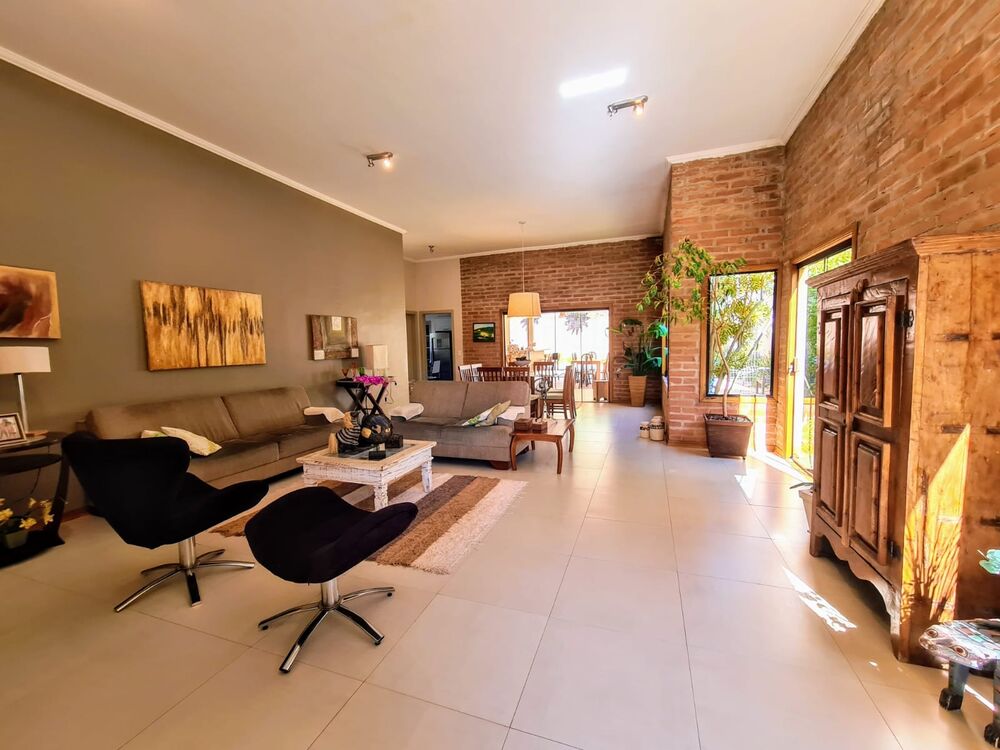 Casa à venda com 3 quartos, 391m² - Foto 1