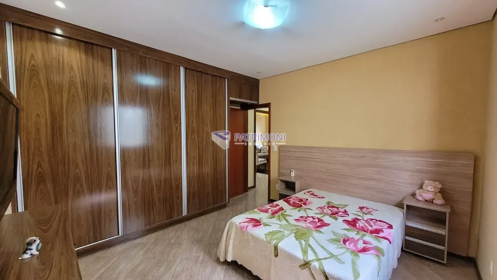 Casa, 4 quartos, 291 m² - Foto 1
