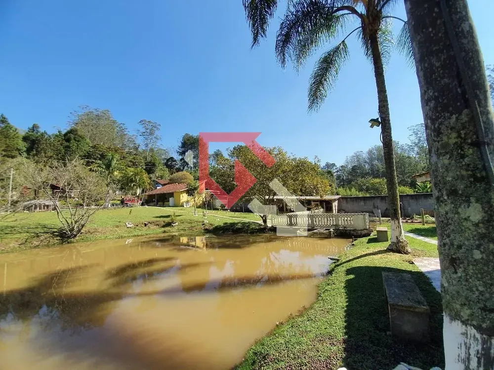 Chácara, 3 quartos, 4250 m² - Foto 1
