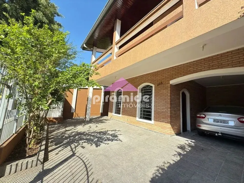 Casa, 3 quartos, 238 m² - Foto 1