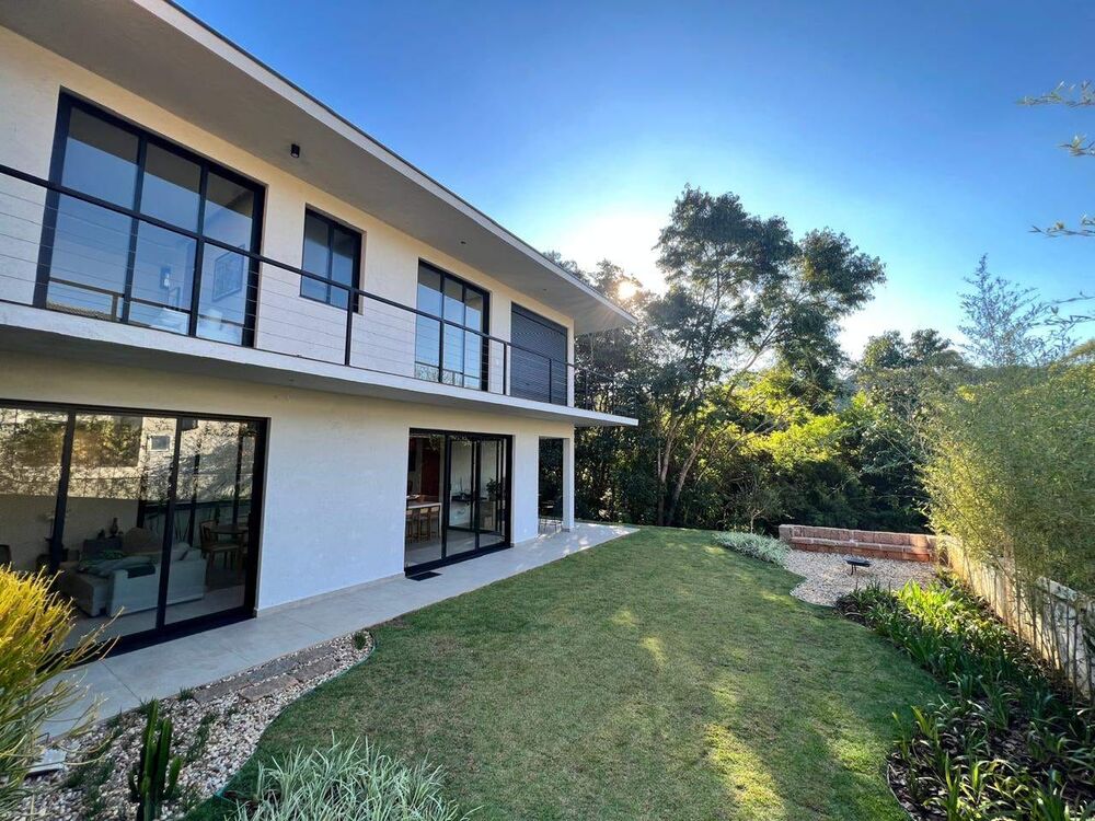 Casa à venda e aluguel com 3 quartos, 250m² - Foto 8