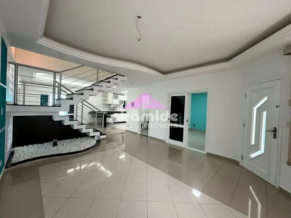 Casa, 4 quartos, 245 m² - Foto 2