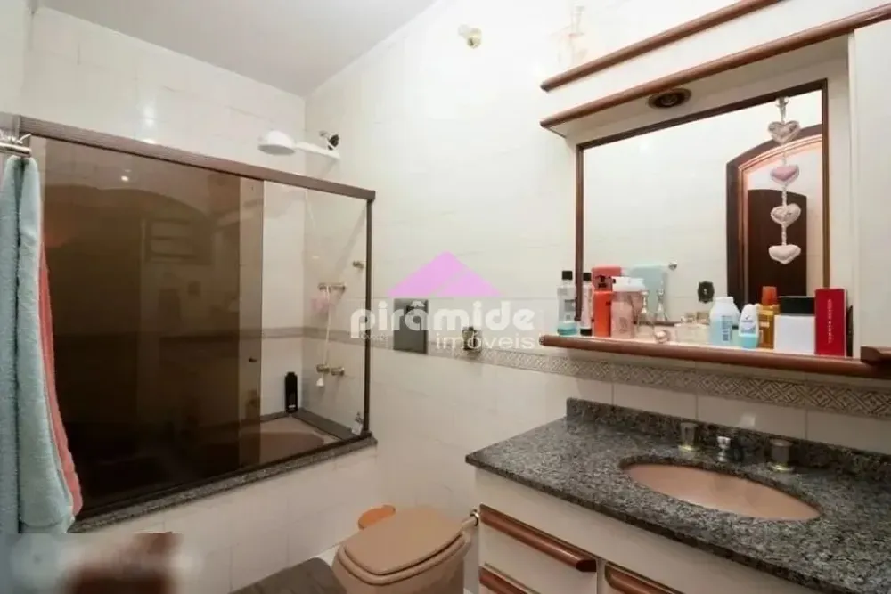 Casa, 4 quartos, 208 m² - Foto 1