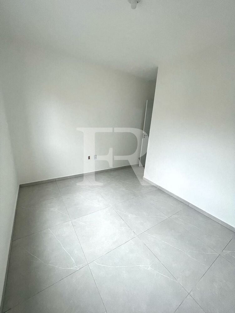 Casa à venda com 2 quartos, 84m² - Foto 4