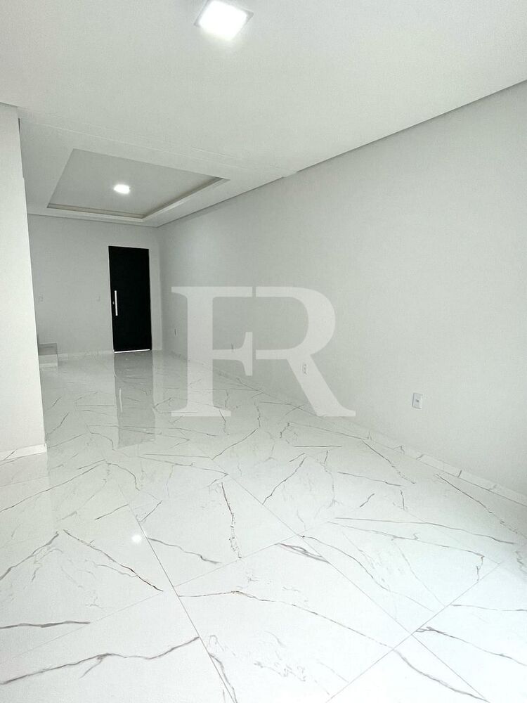 Casa à venda com 2 quartos, 84m² - Foto 2