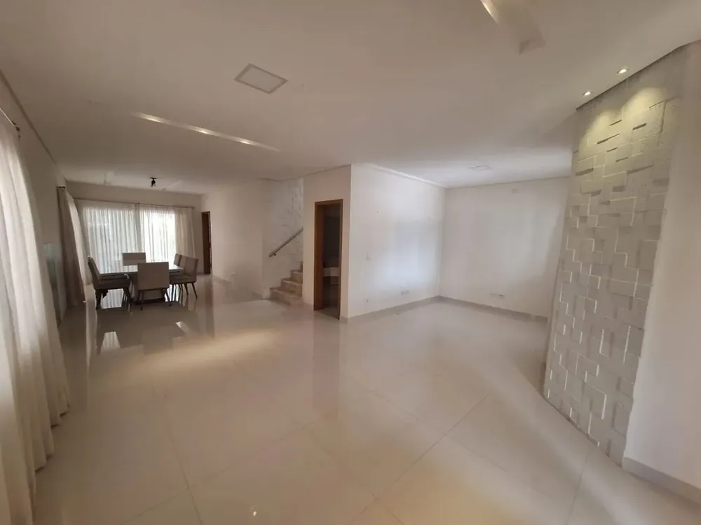 Casa, 4 quartos, 248 m² - Foto 1