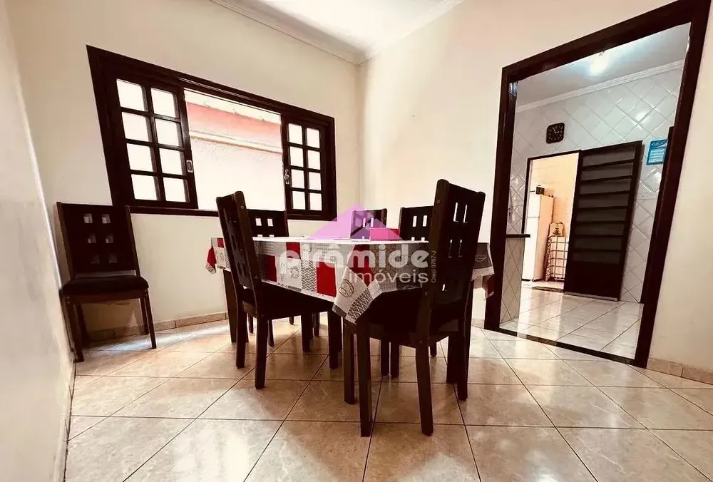 Casa, 3 quartos, 192 m² - Foto 2