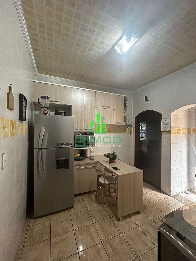 Casa à venda com 2 quartos, 60m² - Foto 8