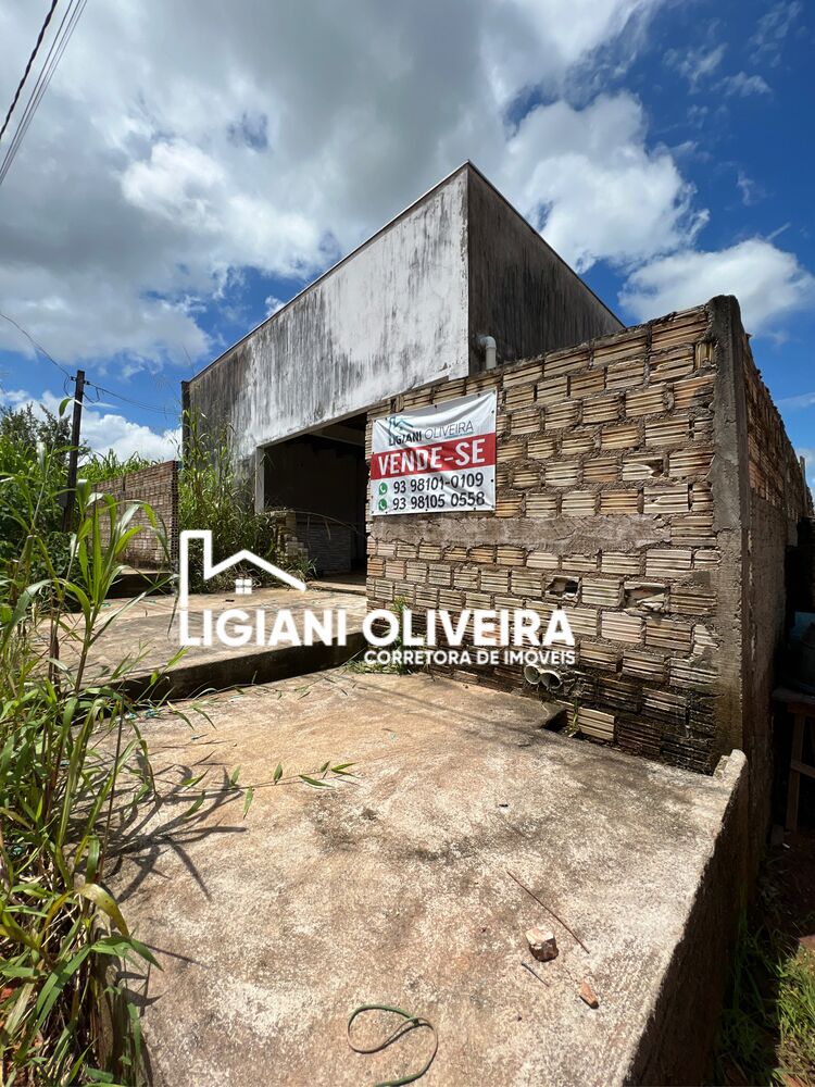 Casa à venda com 2 quartos, 170m² - Foto 1
