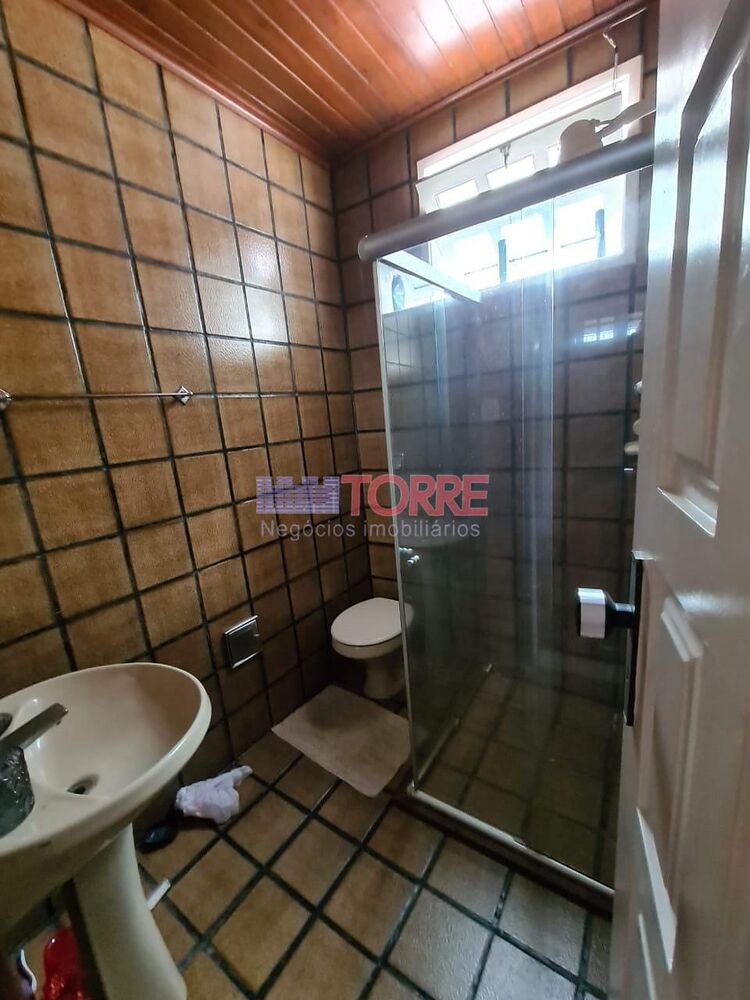 Casa à venda e aluguel com 3 quartos, 300m² - Foto 1