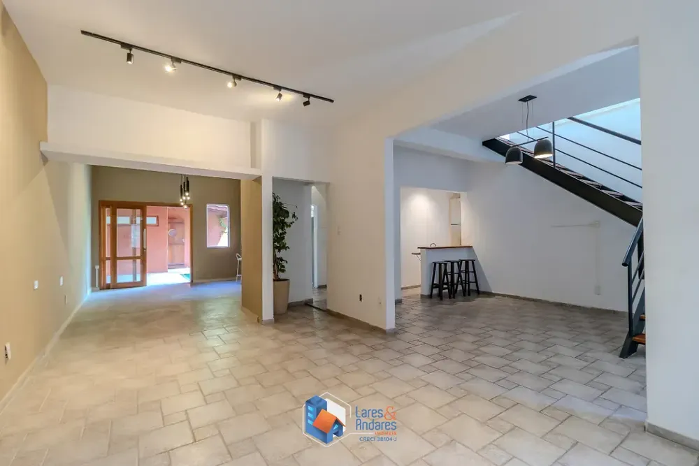 Casa, 3 quartos, 263 m² - Foto 1