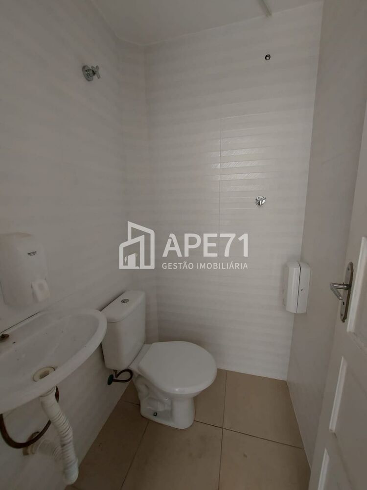 Sobrado à venda e aluguel com 3 quartos, 184m² - Foto 47