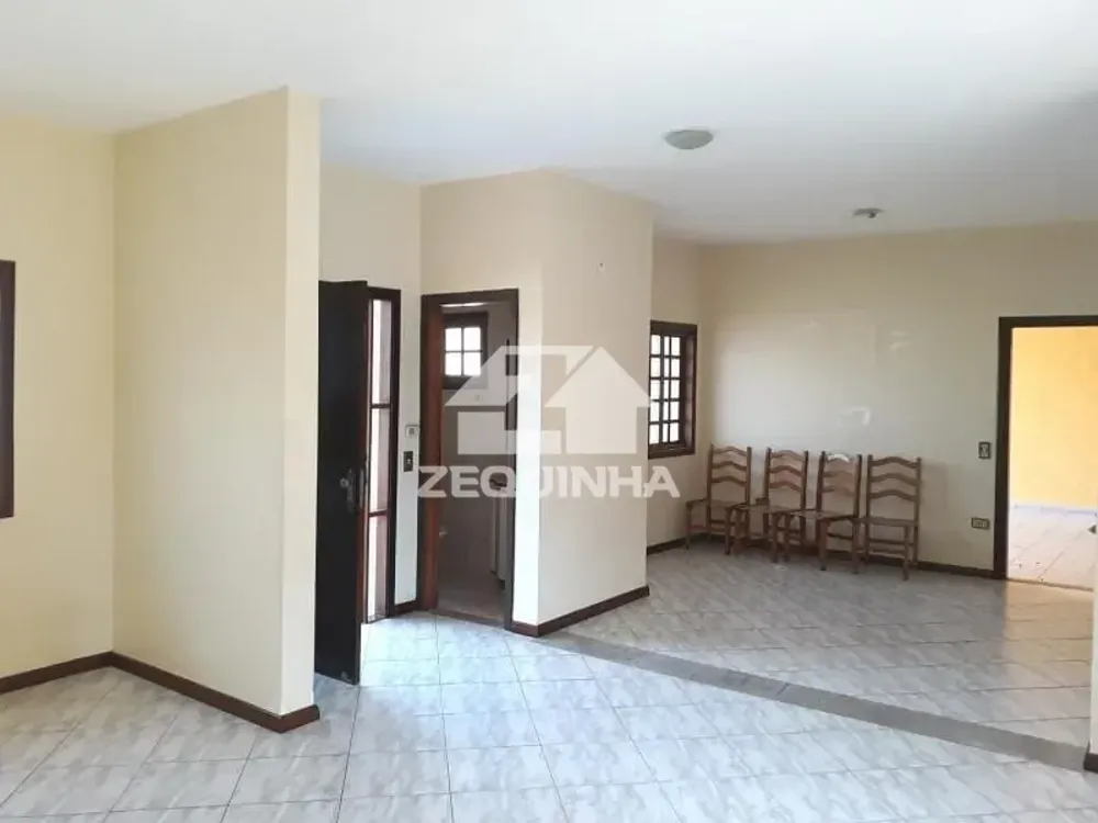 Casa, 4 quartos, 219 m² - Foto 2