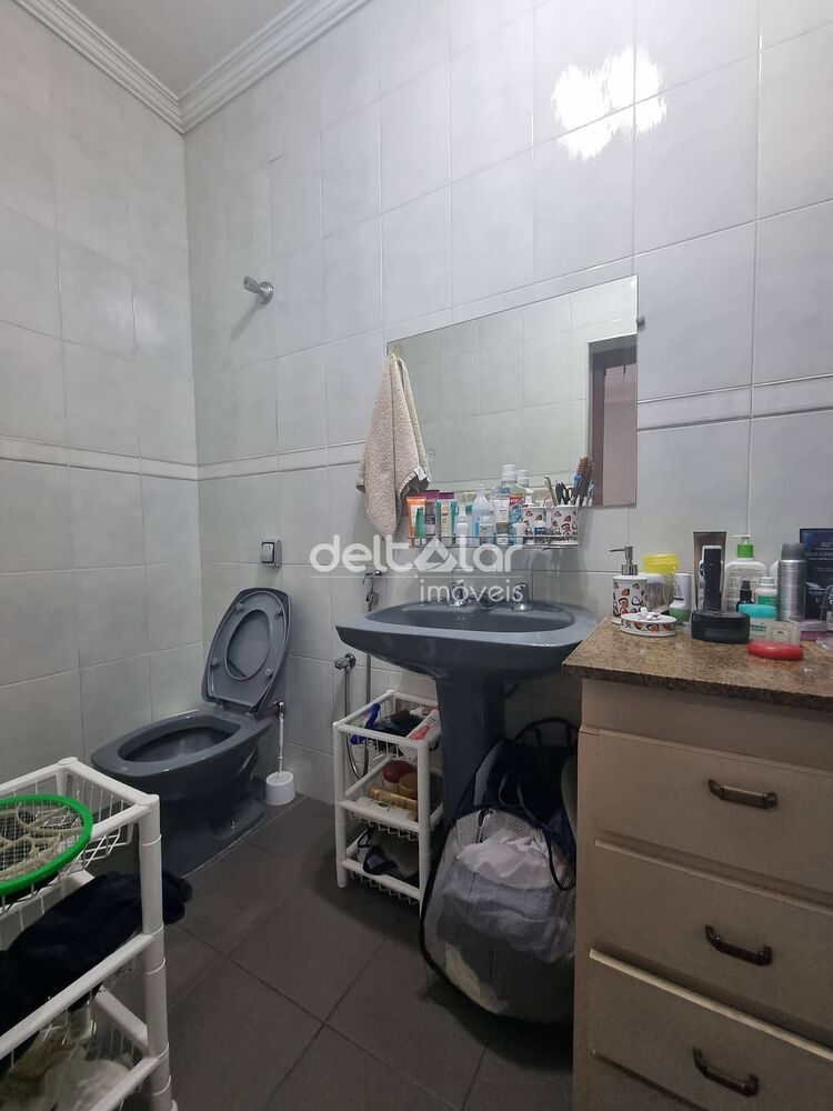 Casa à venda com 3 quartos, 259m² - Foto 2