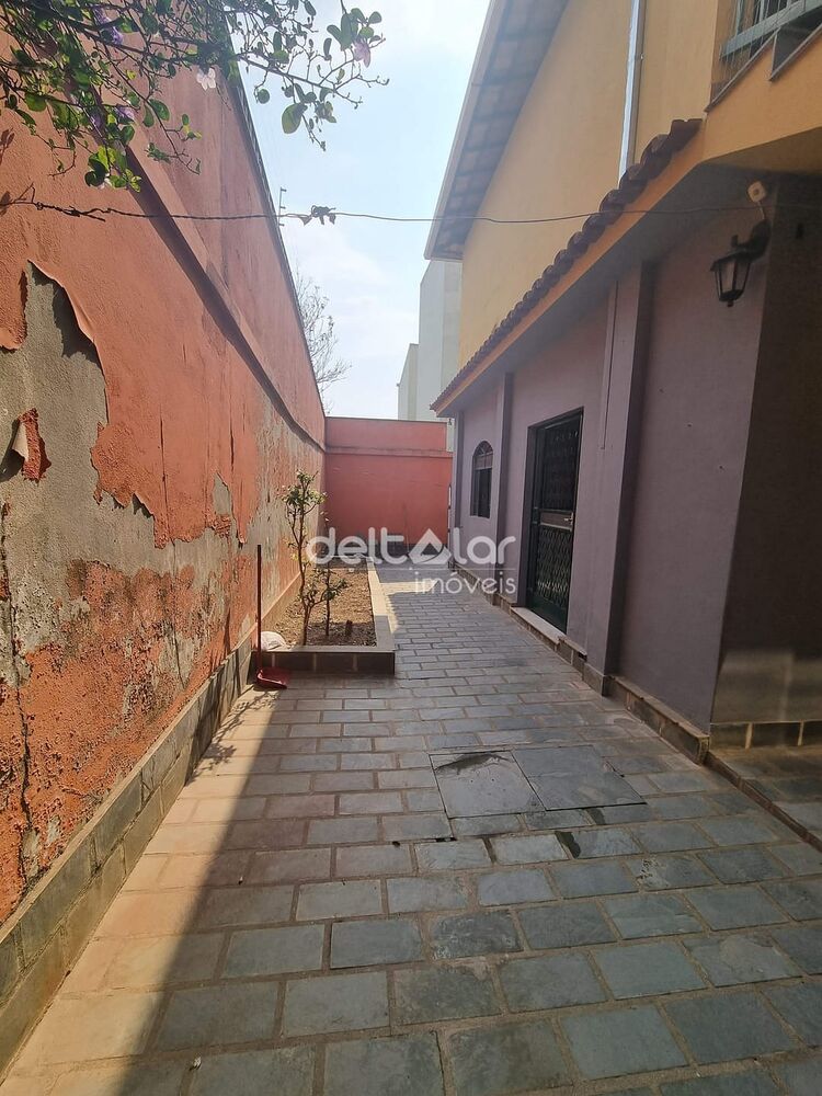 Casa à venda com 3 quartos, 259m² - Foto 4