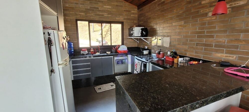 Casa à venda com 3 quartos, 178m² - Foto 1