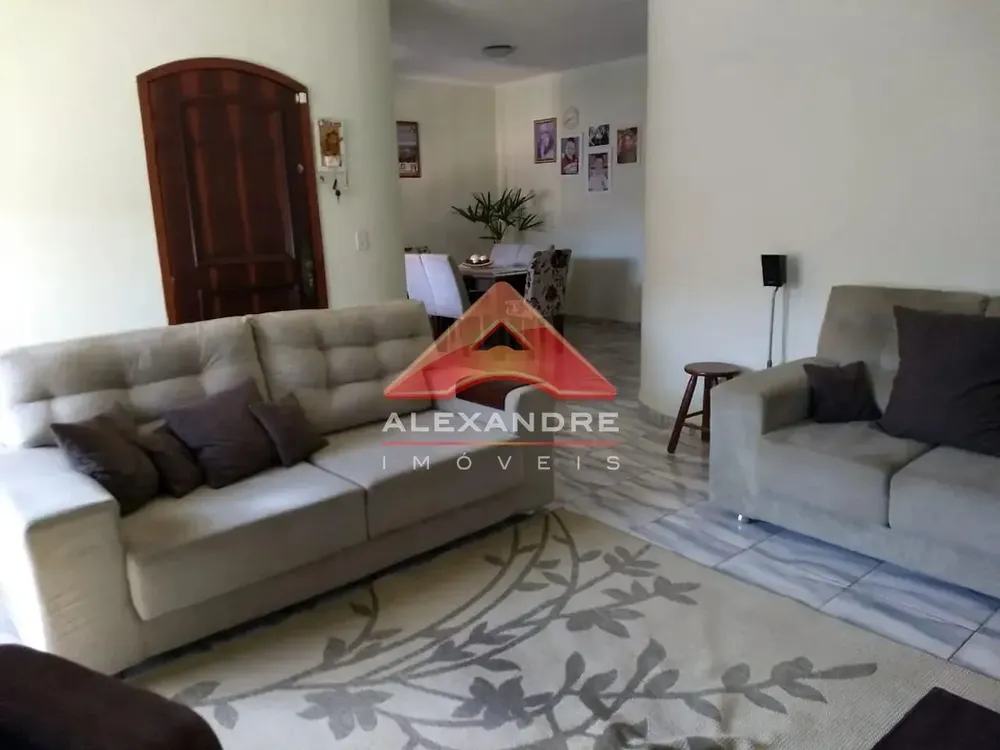 Casa, 3 quartos, 220 m² - Foto 1