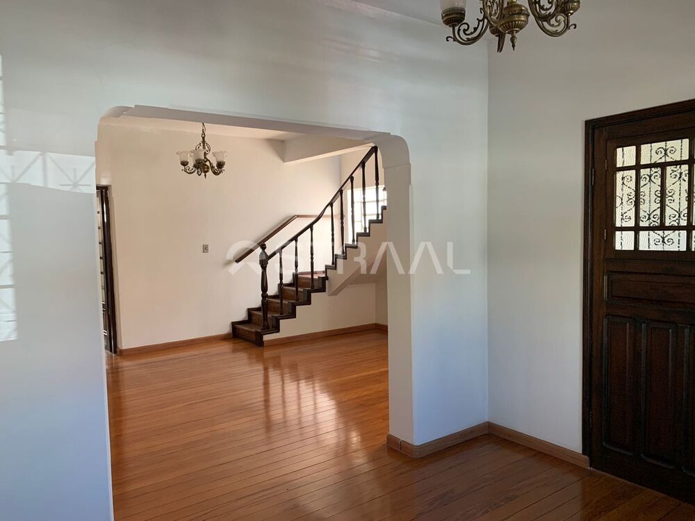 Sobrado à venda com 3 quartos, 258m² - Foto 1