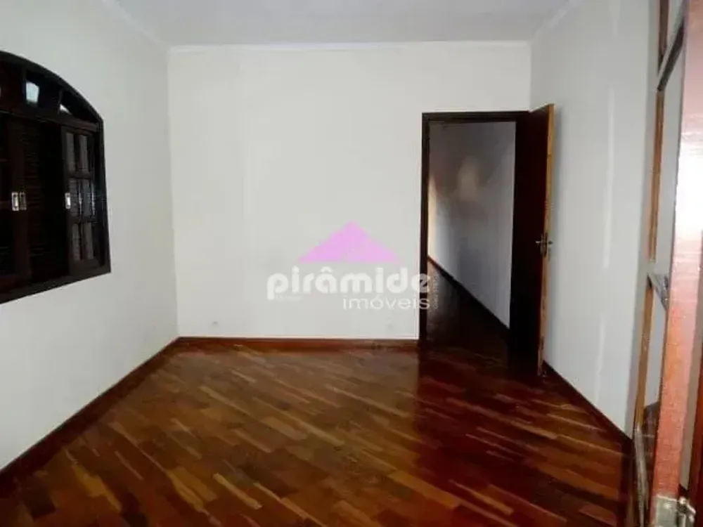 Casa, 4 quartos, 215 m² - Foto 1