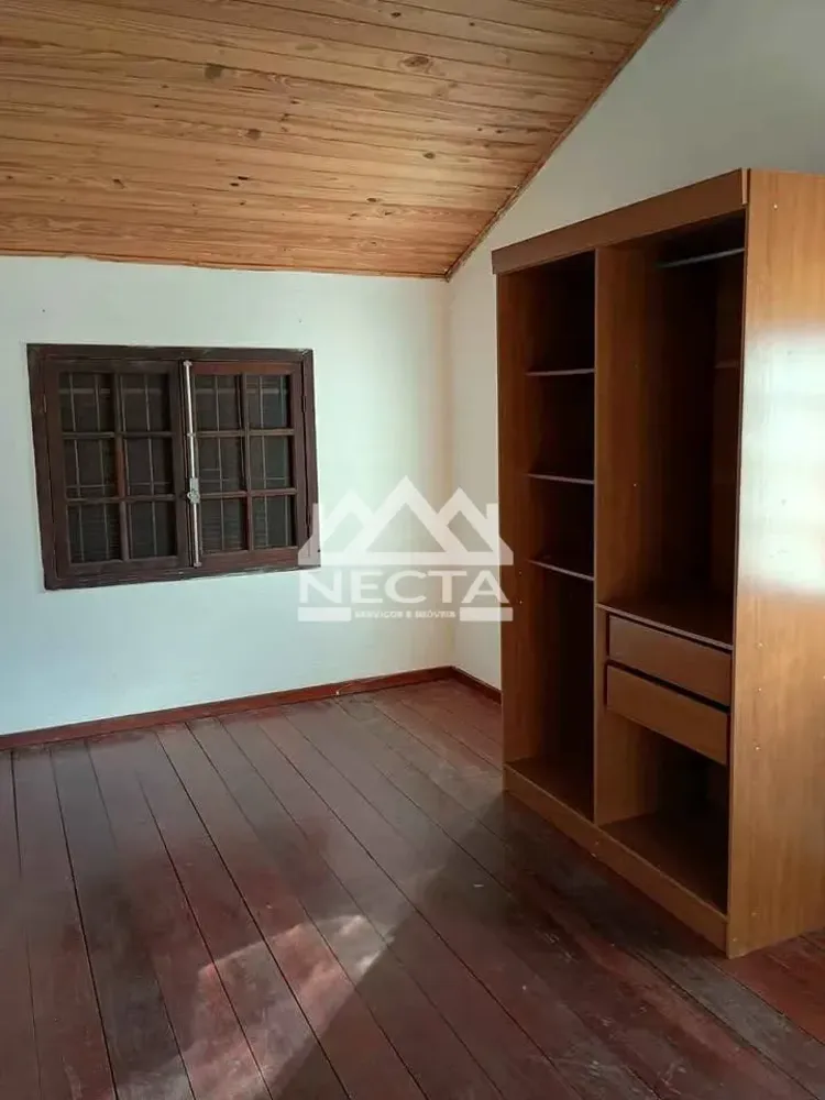 Casa, 6 quartos, 219 m² - Foto 1