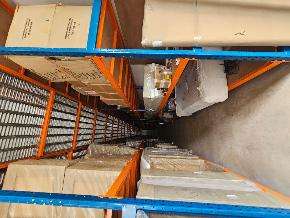 Depósito-Galpão-Armazém para alugar, 1000m² - Foto 1