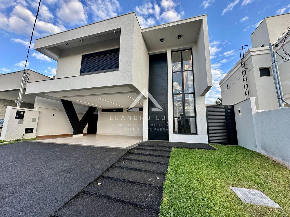Casa à venda com 3 quartos, 240m² - Foto 1