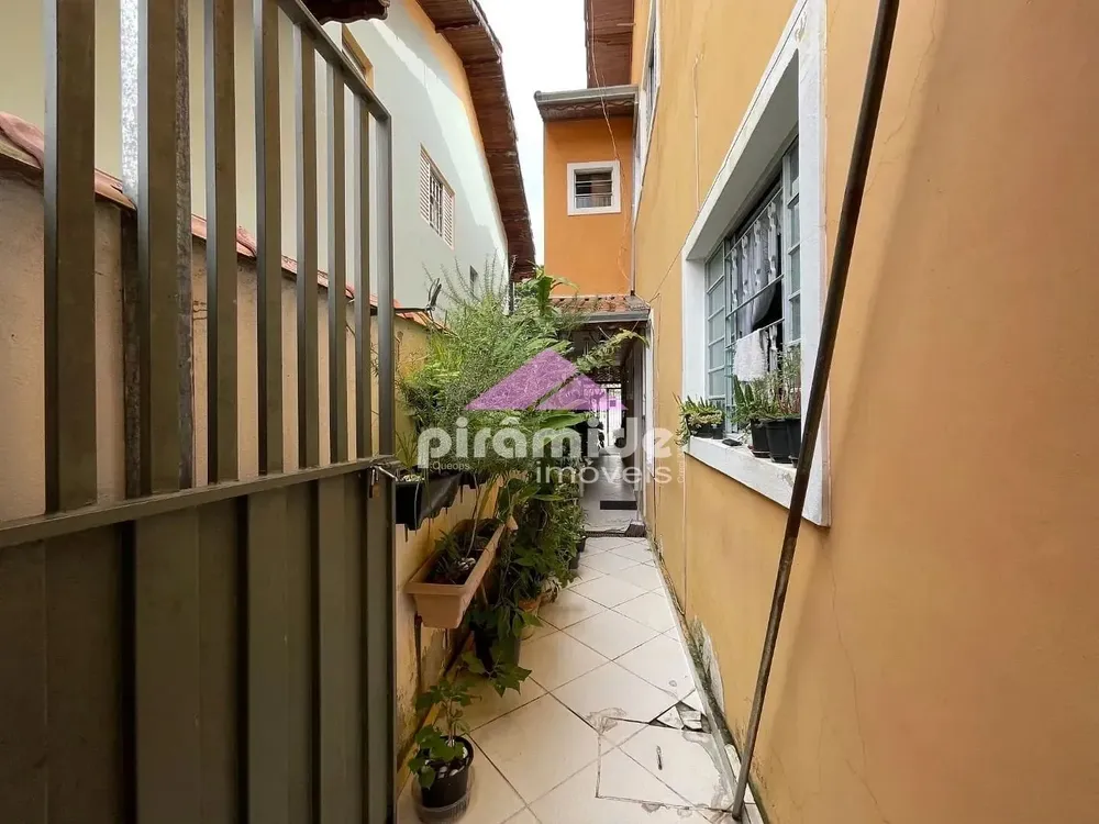 Casa, 4 quartos, 195 m² - Foto 1