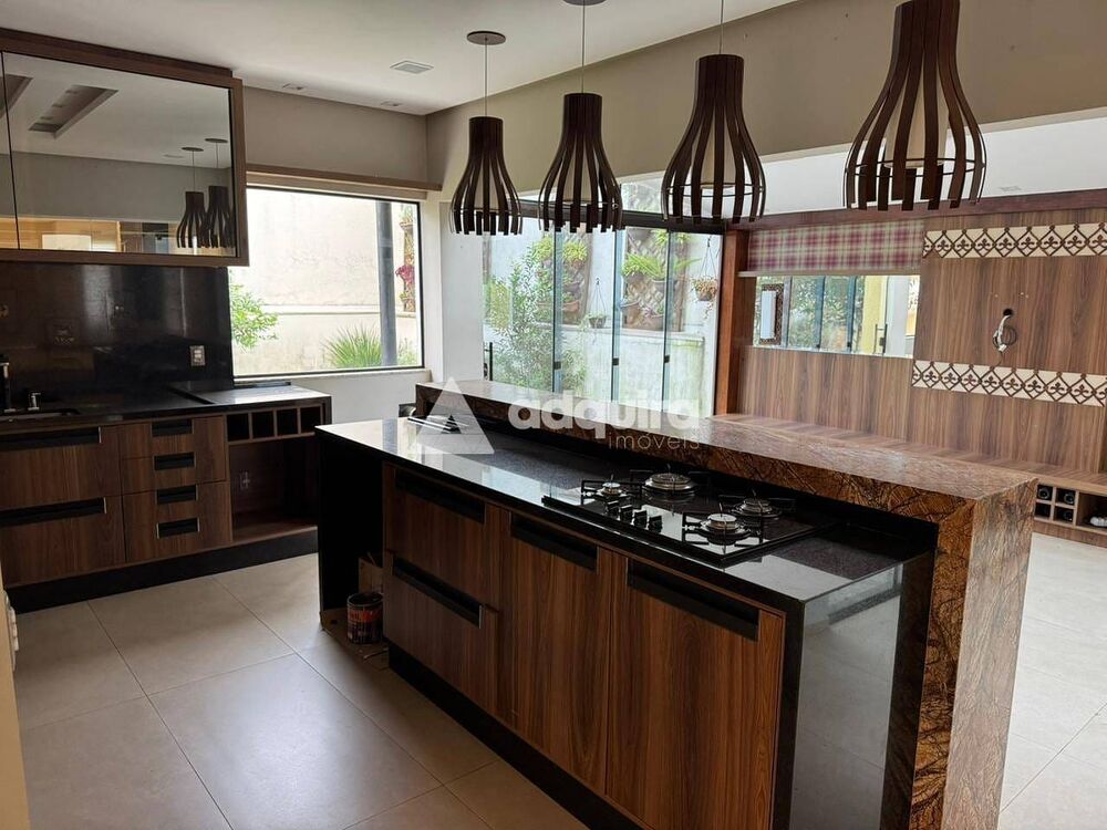 Casa à venda com 4 quartos, 385m² - Foto 2