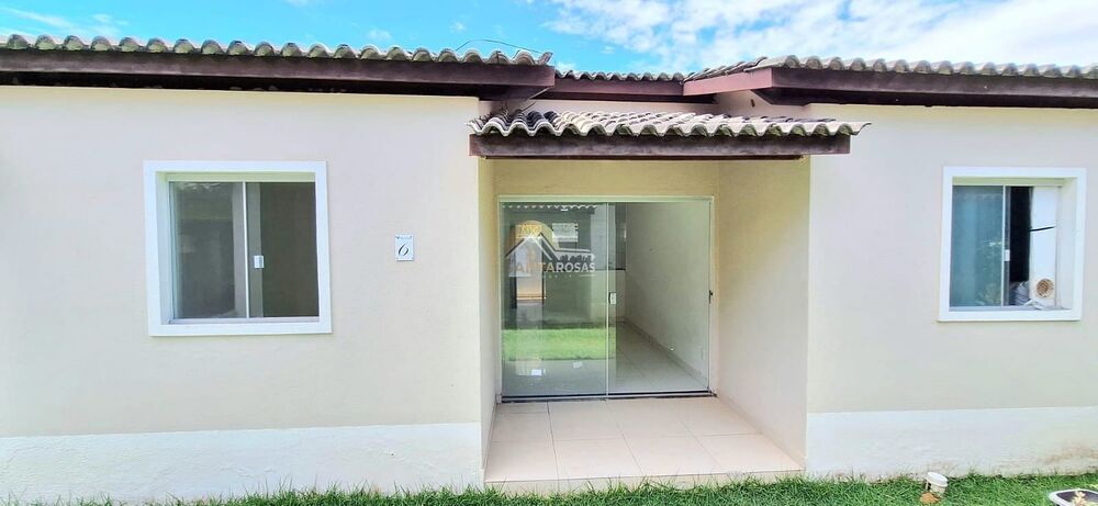 Casa à venda com 2 quartos, 61m² - Foto 1