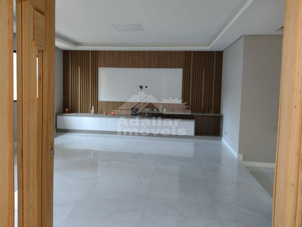 Casa à venda com 3 quartos, 286m² - Foto 1