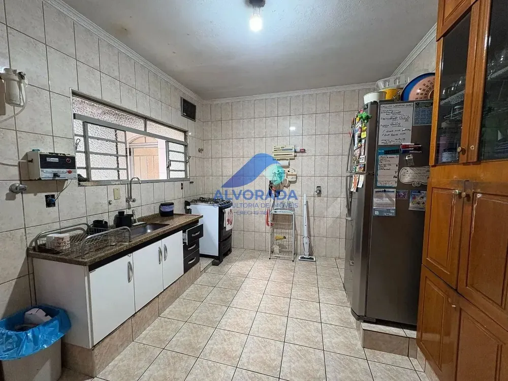Casa, 3 quartos, 221 m² - Foto 2