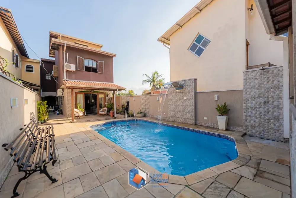 Casa, 3 quartos, 235 m² - Foto 1