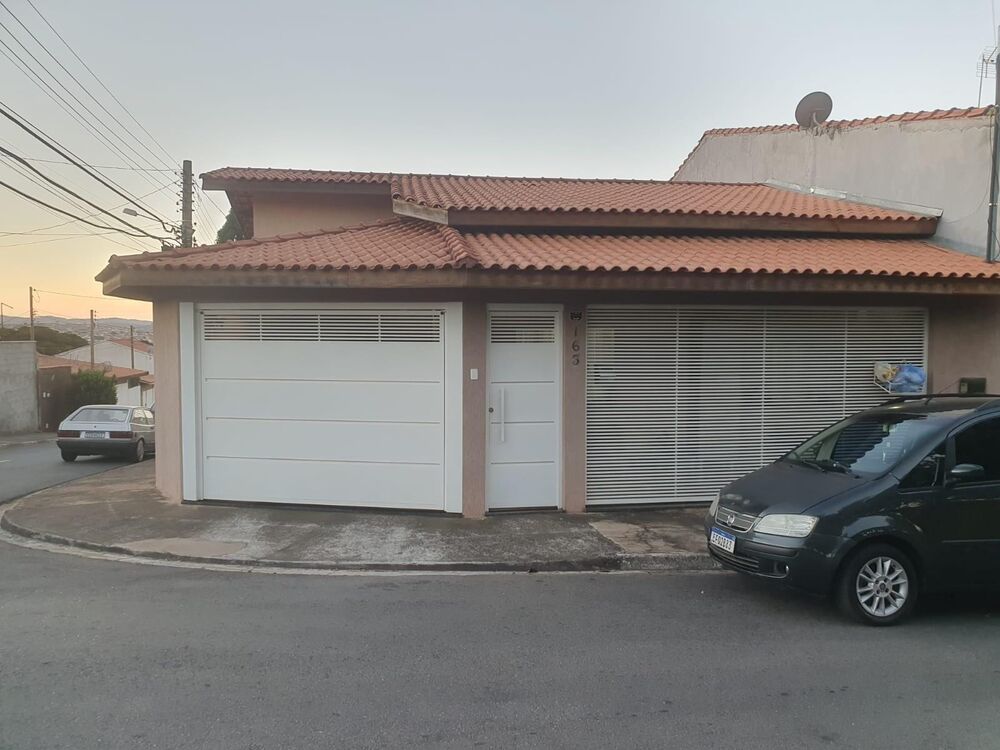 Casa à venda com 3 quartos, 80m² - Foto 1