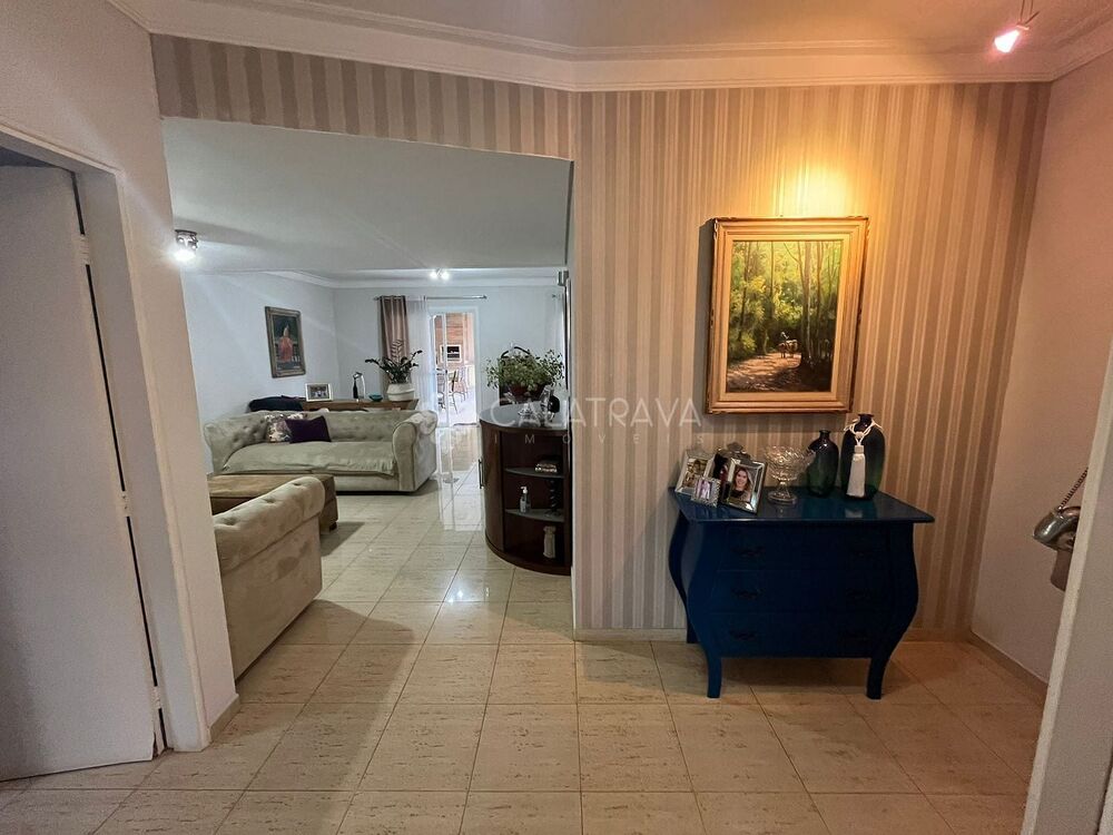 Casa à venda com 4 quartos, 320m² - Foto 2