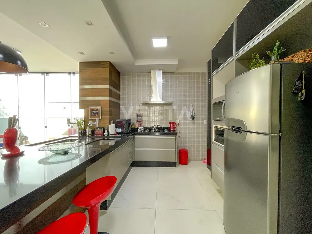 Casa, 3 quartos, 212 m² - Foto 3