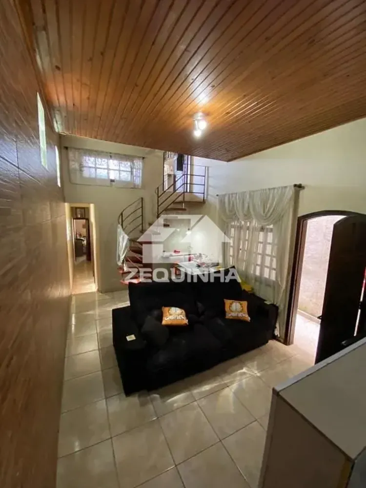 Casa, 4 quartos, 142 m² - Foto 1