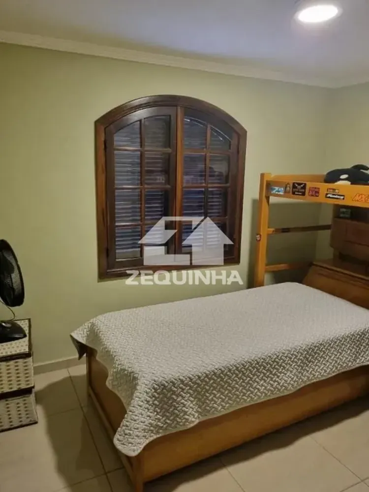 Casa, 5 quartos, 180 m² - Foto 1