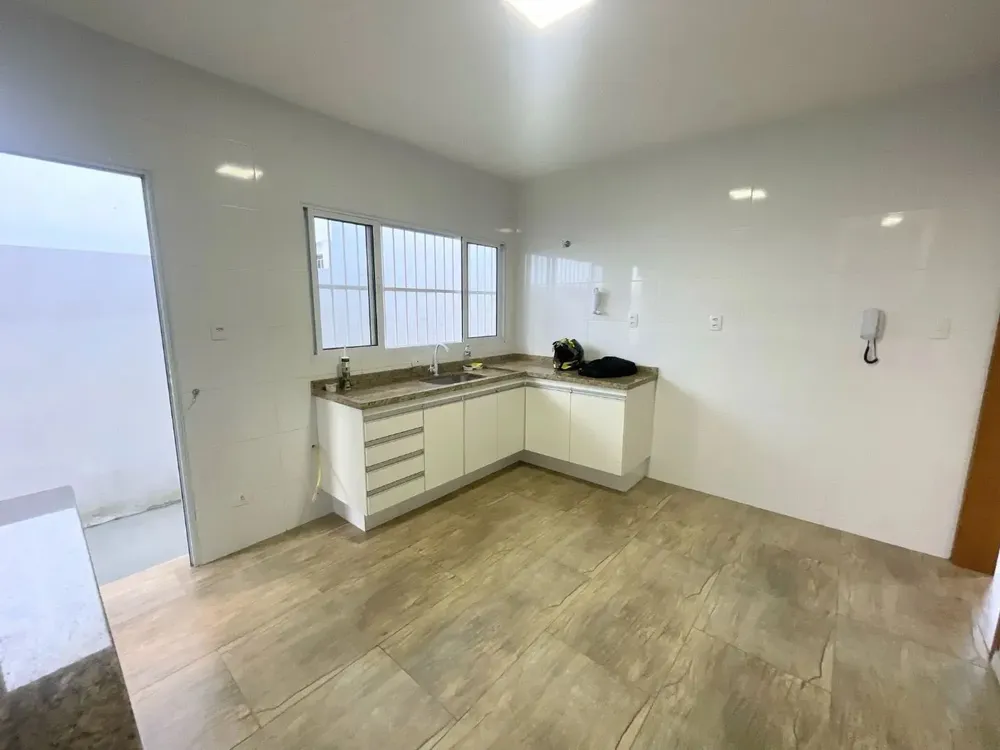 Casa, 3 quartos, 129 m² - Foto 1