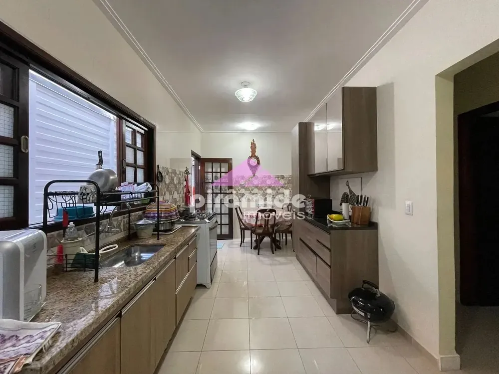 Casa, 3 quartos, 199 m² - Foto 2