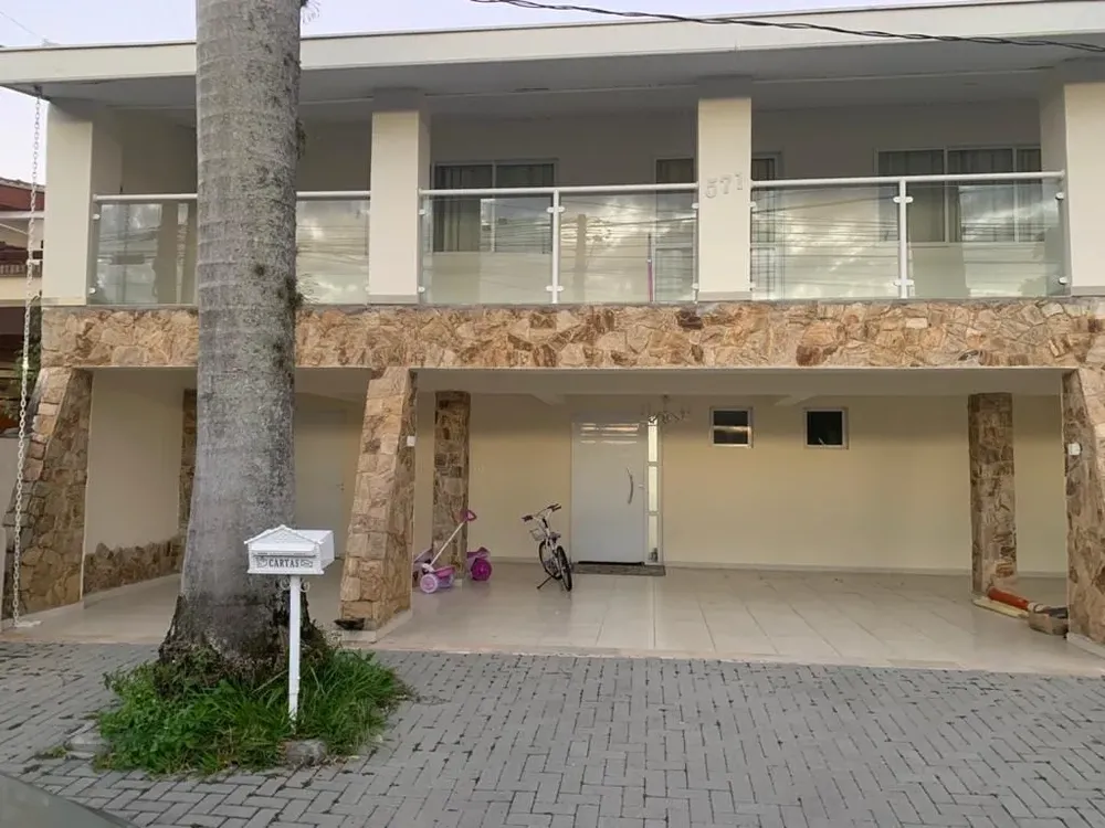 Casa, 4 quartos, 250 m² - Foto 1