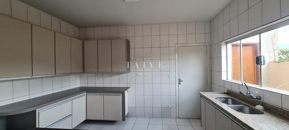 Sobrado à venda com 3 quartos, 193m² - Foto 1
