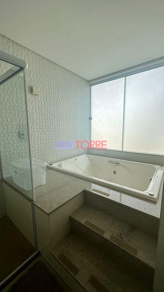 Casa à venda com 3 quartos, 193m² - Foto 1