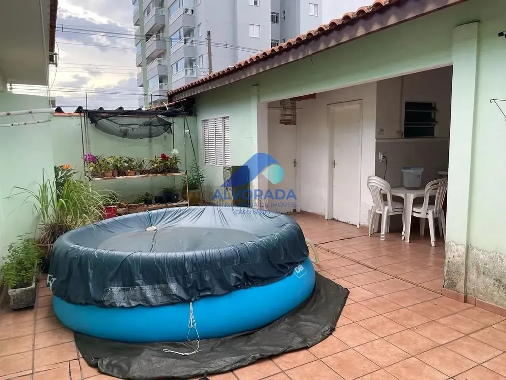 Casa, 3 quartos, 218 m² - Foto 1