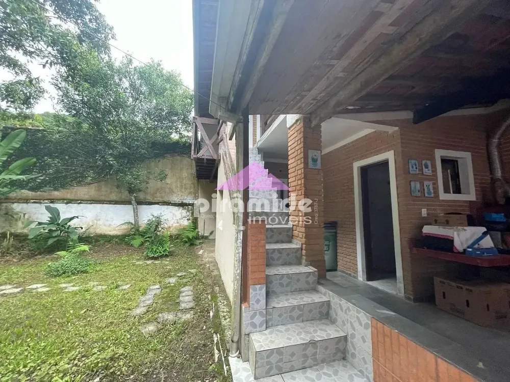 Casa, 4 quartos, 218 m² - Foto 1