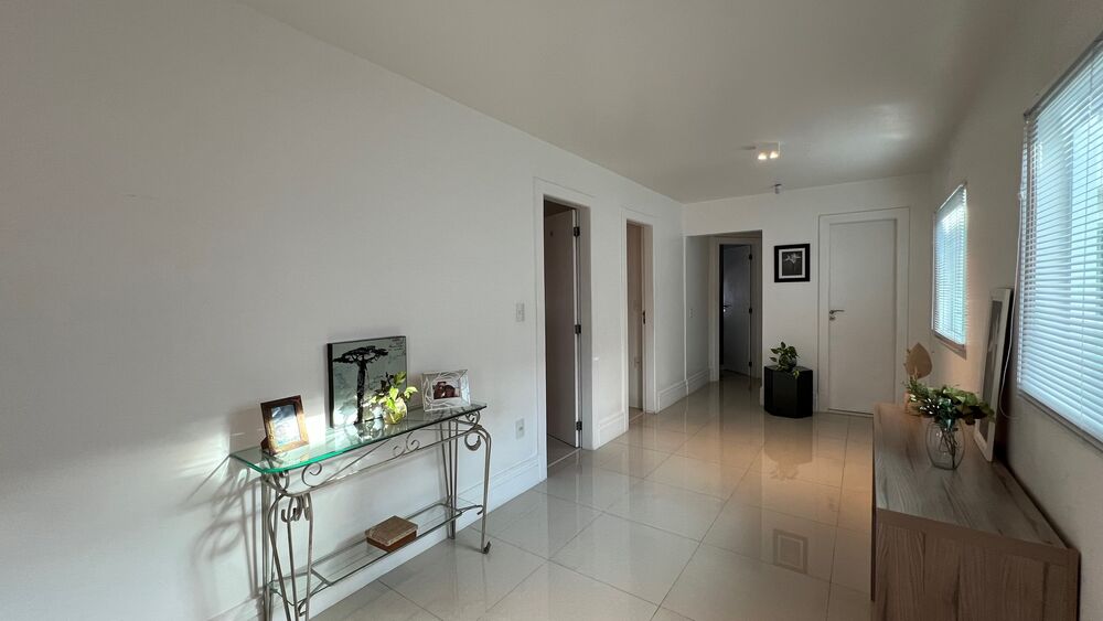 Casa à venda com 3 quartos, 260m² - Foto 1