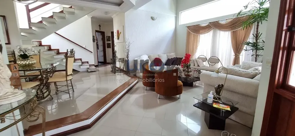 Casa, 3 quartos, 240 m² - Foto 1