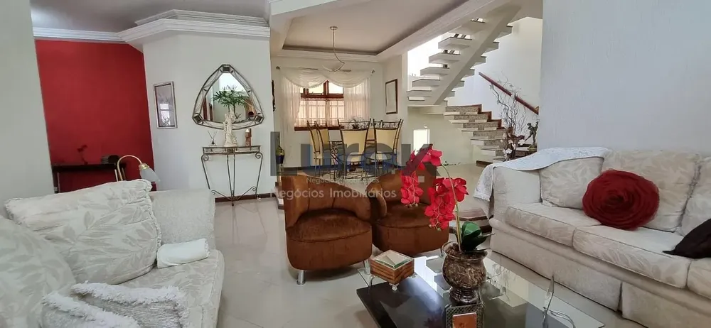 Casa, 3 quartos, 240 m² - Foto 2