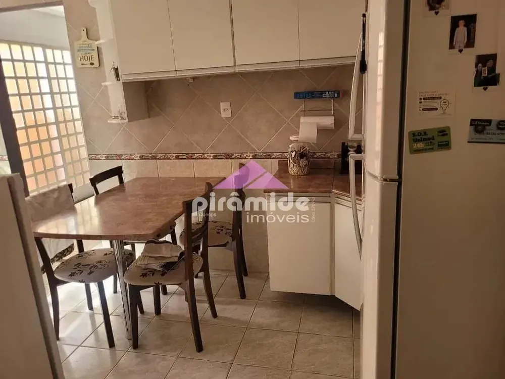 Casa, 4 quartos, 134 m² - Foto 1